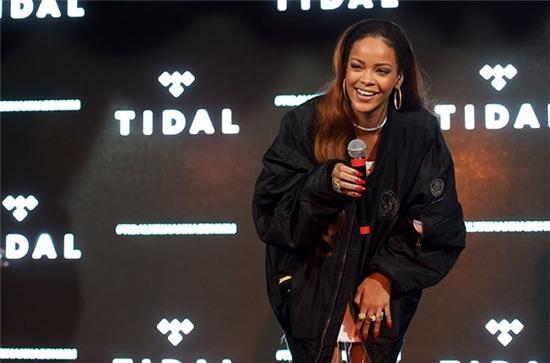 Rihanna cho biết cô tổ chức sự kiện cầu kỳ như vậy là bởi nội dung của MV.