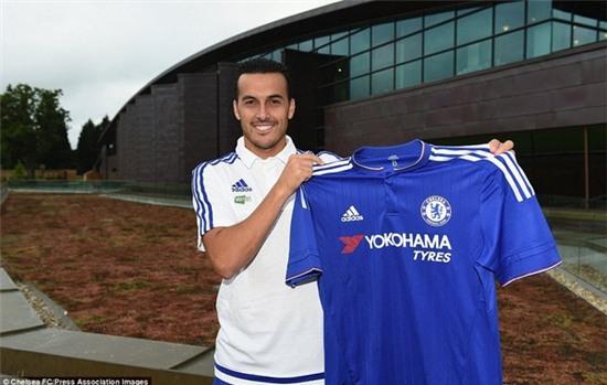 2B87E53000000578-3208736-Last_Thursday_Chelsea_completed_the_signing_of_Pedro_from_Barcel-a-119_1440420542249-6abba