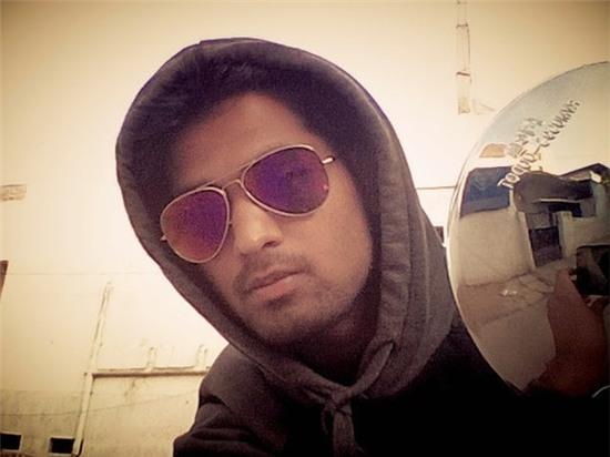 Chàng trai Ấn Độ bỏ việc để lập kỷ lục chụp ảnh selfie