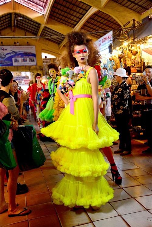 101 thời trang &#34;gây sốc&#34; tại cuộc thi Người mẫu Việt - 7