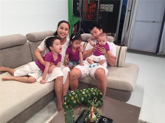 Tổ ấm hạnh phúc của Ốc Thanh Vân với 3 người con đủ nếp đủ tẻ. 