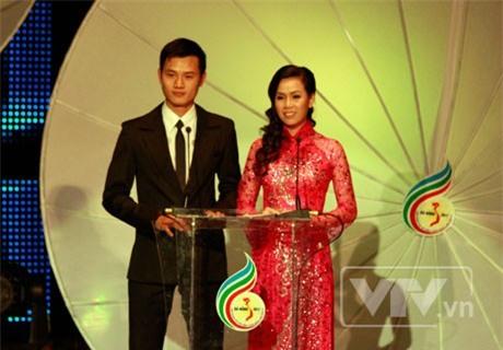 Vượt qua hơn 3.000 thí sinh, Vũ Mạnh Tùng giành tấm vé trở thành MC của Đài truyền hình. 