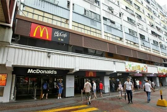 Một người phụ nữ vô gia cư chết tại nhà hàng của tập đoàn McDonald chi nhánh Hồng Kông suốt 7 giờ nhưng không ai hay biết. Ảnh: SCMP