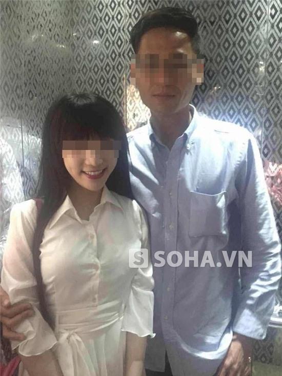 Thiếu nữ trẻ Lâm Thị H. cùng người yêu gốc Singapore. Ảnh được đăng tải trên Daliulian.net.