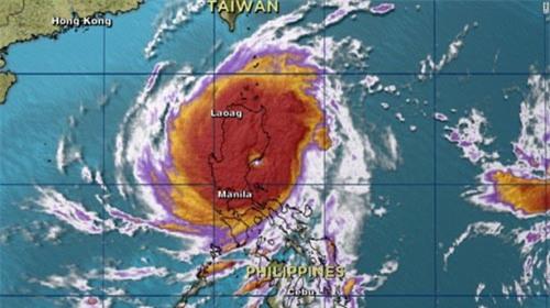 Siêu bão Koppu đổ bộ vào Philippines gây lở đất - 1