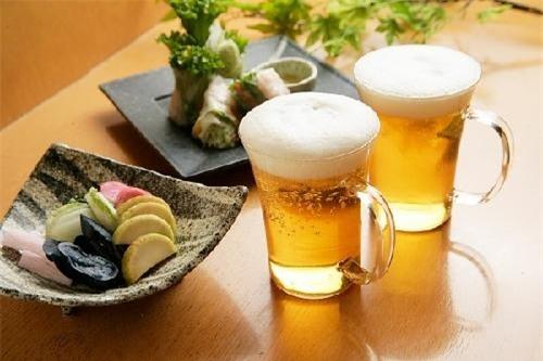  Nam giới có thói quen uống bia chừng mực sẽ giảm nguy cơ mắc bệnh sỏi thận hơn người không có thói quen này. 