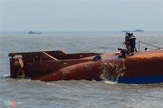 Những vất vả của lực lượng cứu nạn 4 thuyền viên mất tích