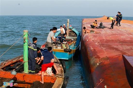 Những vất vả của lực lượng cứu nạn 4 thuyền viên mất tích