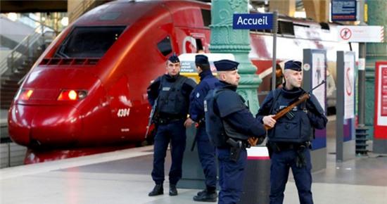 Bắt 6 người thân của nghi phạm vụ tấn công Paris