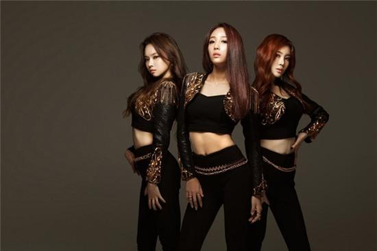  Bộ ba giọng ca của Crescendo Music gồm Geonhee, Eunyong, và Wooyoung ra mắt vào tháng 10/2014 với đĩa đơn kỹ thuật số 1,2,3. Kể từ đó các cô gái quảng bá không chỉ ở Hàn Quốc, mà nhiều quốc gia như Trung Quốc, và gần đây nhất, Philippines. 