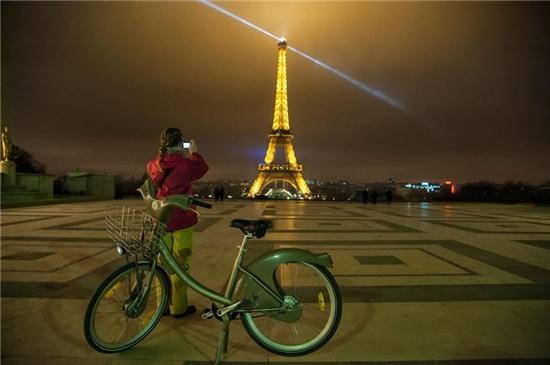 Nền Cảnh đẹp Của Tháp Eiffel Nổi Tiếng ở Paris Hình Chụp Và Hình ảnh Để Tải  Về Miễn Phí - Pngtree