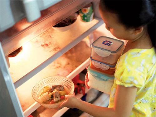 ăn thức ăn thừa trong tủ lạnh gây ung thư