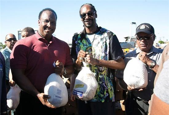 Snoop Dogg phát 1.500 con gà tây nhân ngày Lễ Tạ ơn
