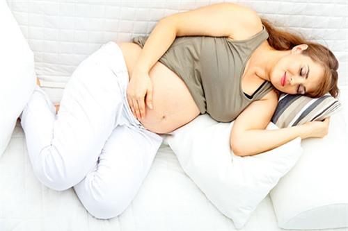 5 cách để có giấc ngủ ngon khi mang thai - 1