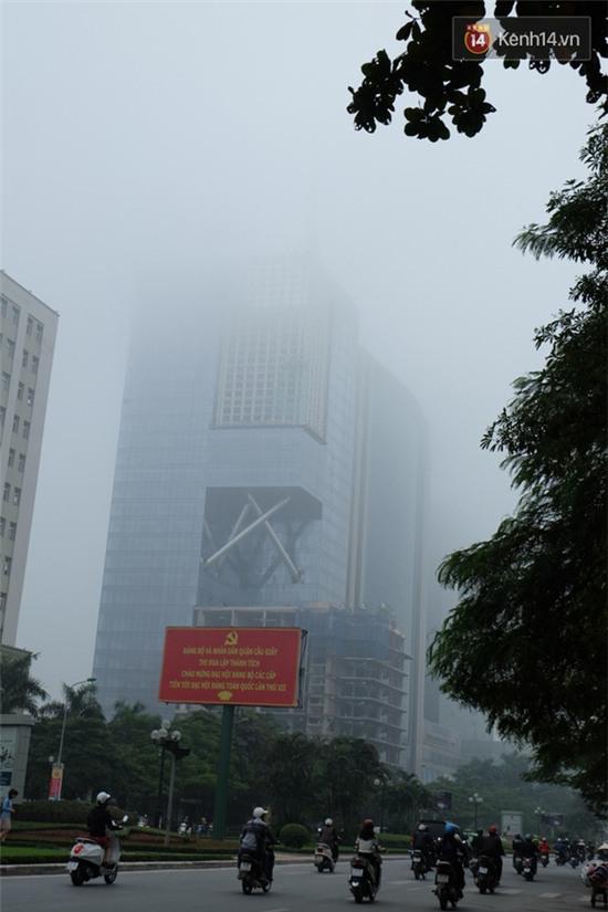 Hà Nội: Sương mù bao phủ tòa nhà cao nhất Việt Nam - Ảnh 11.