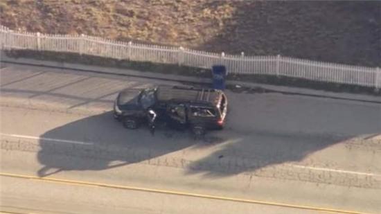  Cảnh sát đã nổ súng về phía chiếc SUV màu đen được cho là của các nghi phạm (Ảnh: ABC) 