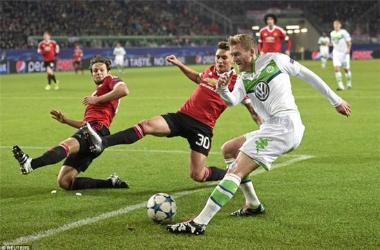 Thua ngược Wolfsburg 2-3, Man Utd cay đắng chia tay Champions League - Ảnh 2.
