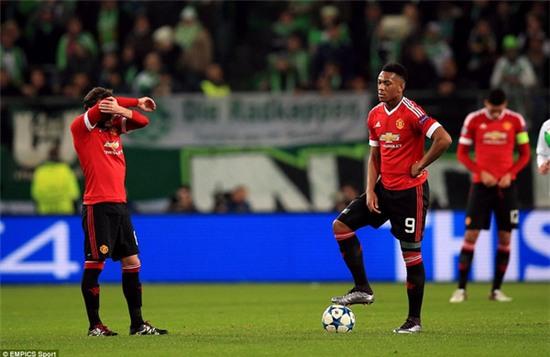 Thua ngược Wolfsburg 2-3, Man Utd cay đắng chia tay Champions League - Ảnh 10.
