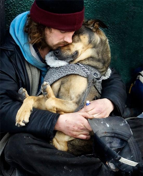 15 khoảnh khắc &amp;quot;chó không chê chủ nghèo&amp;quot; cảm động nhất thế giới - Ảnh 1.