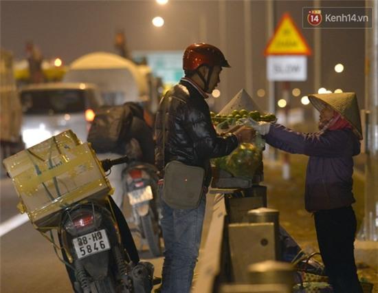 Hà Nội: Tai nạn giao thông nghiêm trọng, cầu Thanh Trì ùn tắc hơn 10km - Ảnh 11.
