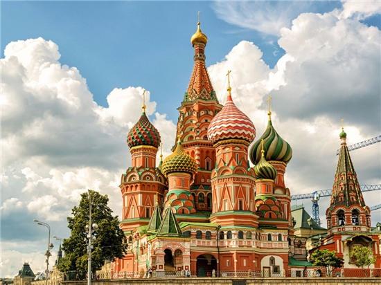5. Moscow, Nga: Du khách sẽ được sống trong không gian hiện đại pha lẫn cổ kính khi đi bộ dọc Kremlin và quảng trường Đỏ. Ở đây có các show diễn truyền thống, như các vở ballet, kịch đẳng cấp thế giới hay các câu lạc bộ đêm sôi động.