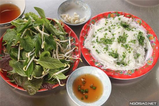 Đến Ninh Thuận nhớ thưởng thức món bánh hỏi lòng heo đặc biệt này nhé.