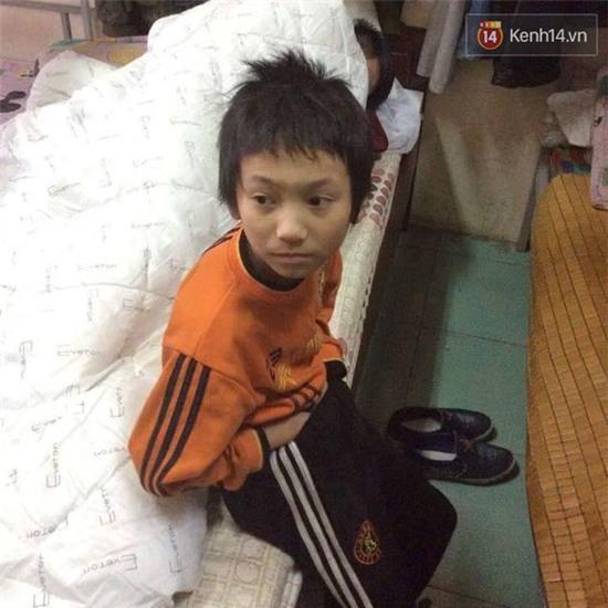Hà Nội: Bé trai gần 10 tuổi đi lạc trên cao tốc trong đêm - Ảnh 1.