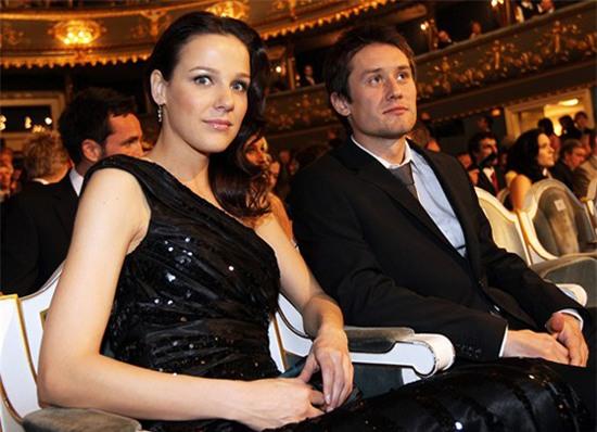 TOMAS ROSICKY & RADKA KOCUROVA | Kocurova was a runner-up in Miss Czech Republic in 2002. She married Tomas Rosicky in 2014. Rosický is the son of former league footballer Jiří Rosický, who played as a defender in a career spanning 15 years.[8] Tomáa' son, also named Tomáa, was born to girlfriend Radka Kocurová in June 2013.[93] He married Kocurova in May 2014 after having been in a relationship with her for 11 years.[94] He played guitar during a live performance with rock band Tři sestry in March 2010, having practised his guitar skills during his 18 months on the sidelines because of his hamstring injury.[95]