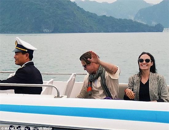 Pax Thiên bị thương chân khi du lịch Thái Lan cùng Angelina Jolie - Ảnh 2.