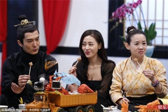 Cặp đôi “Bồng – Thịnh” gây sốt với màn hôn nhau qua tờ giấy mỏng - Ảnh 1.