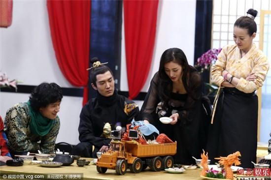 Cặp đôi “Bồng – Thịnh” gây sốt với màn hôn nhau qua tờ giấy mỏng - Ảnh 2.