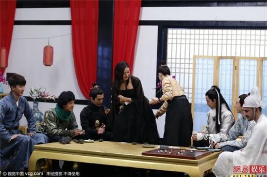 Cặp đôi “Bồng – Thịnh” gây sốt với màn hôn nhau qua tờ giấy mỏng - Ảnh 3.