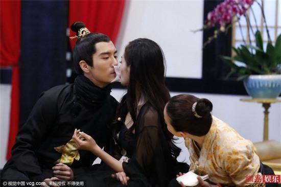 Cặp đôi “Bồng – Thịnh” gây sốt với màn hôn nhau qua tờ giấy mỏng - Ảnh 6.