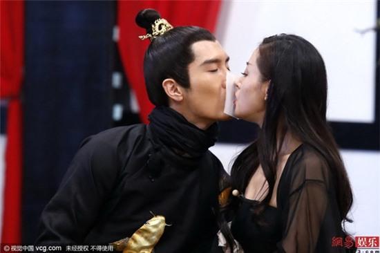 Cặp đôi “Bồng – Thịnh” gây sốt với màn hôn nhau qua tờ giấy mỏng - Ảnh 8.