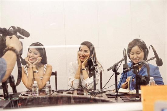 Phạm Hương đăng ảnh đùa giỡn thân thiết bên Lan Khuê, xóa tin đồn bất hòa - Ảnh 4.