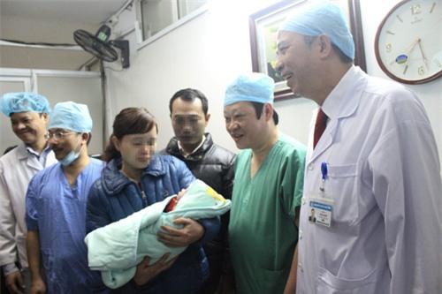 hanh phuc vo oa don be dau tien ra doi nho mang thai ho - 2