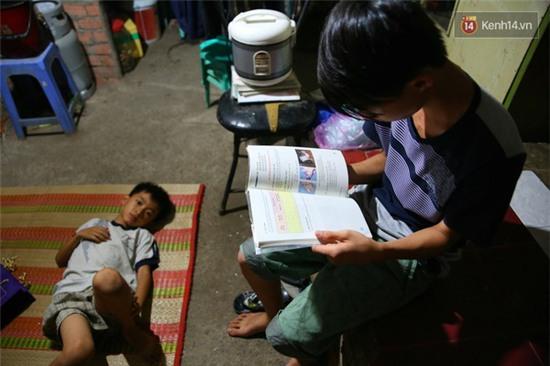 Bố bỏ đi, bốn mẹ con sống ở nghĩa trang lớn nhất Sài Gòn suốt 6 năm trời - Ảnh 9.