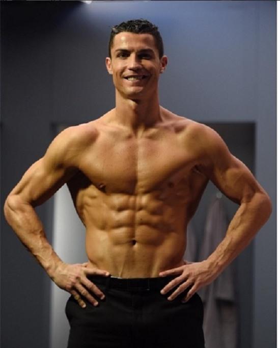 Cơ thể Ronaldo còn hoàn hảo hơn cả ảnh Photoshop - Ảnh 2.