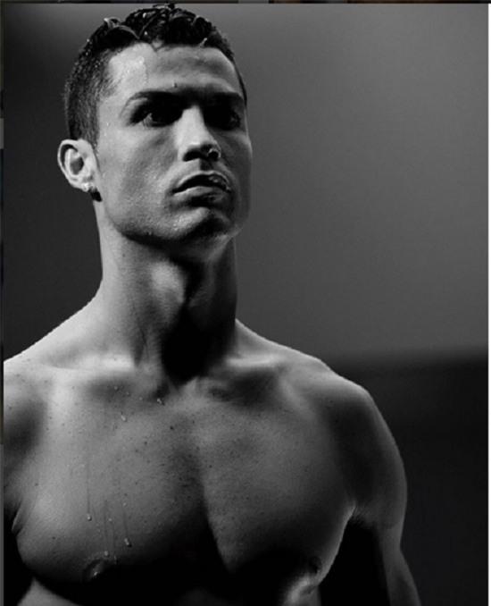Cơ thể Ronaldo còn hoàn hảo hơn cả ảnh Photoshop - Ảnh 3.