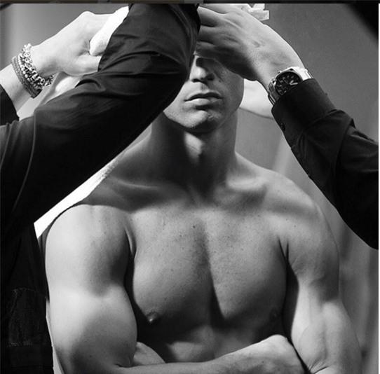 Cơ thể Ronaldo còn hoàn hảo hơn cả ảnh Photoshop - Ảnh 4.