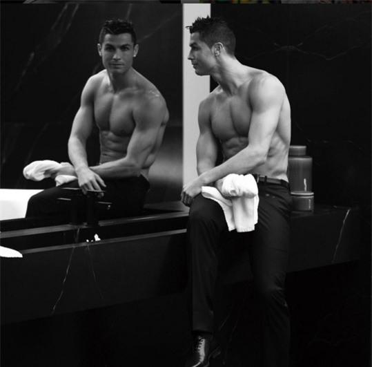 Cơ thể Ronaldo còn hoàn hảo hơn cả ảnh Photoshop - Ảnh 5.
