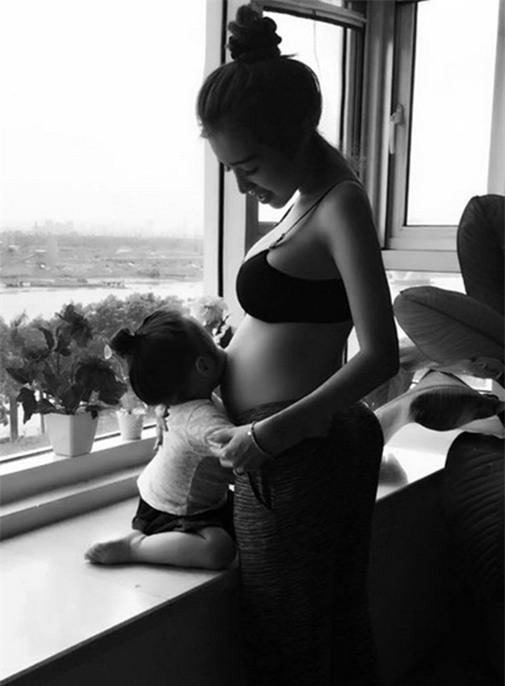 Đọ vẻ xinh đẹp của hotgirl Việt khi bầu bí - Ảnh 23.