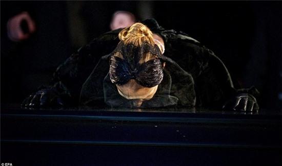 Celine Dion nghẹn ngào tiễn đưa chồng lần cuối