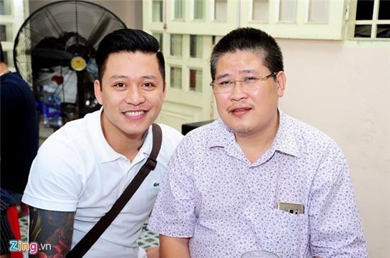 Tuấn Hưng đưa vợ con dự ngày giỗ của mẹ Hiếu Hiền