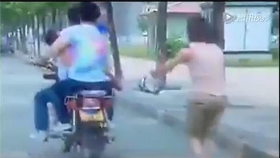 Bà mẹ này đã bị bắt cóc mất con ngay trên tay mình và sau đó không thể tìm lại được cháu bé.