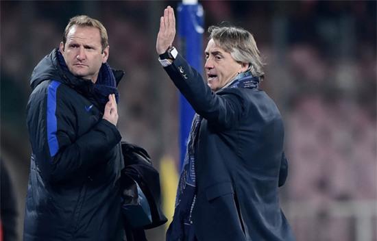 sieu-mau-playboy-benh-vuc-hlv-mancini