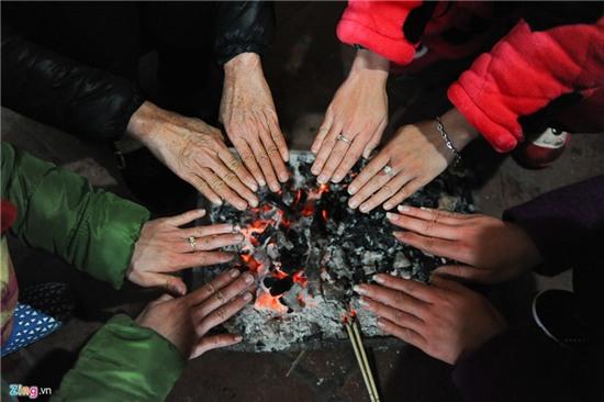 Du khách lên Mẫu Sơn ngắm băng, cháy phòng khách sạn