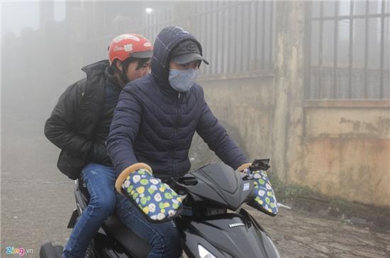 Du khách lên Mẫu Sơn ngắm băng, cháy phòng khách sạn