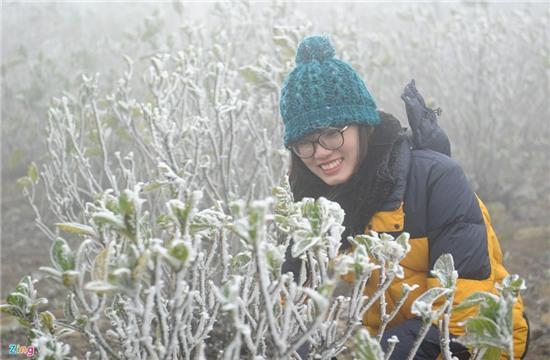 Du khách lên Mẫu Sơn ngắm băng, cháy phòng khách sạn