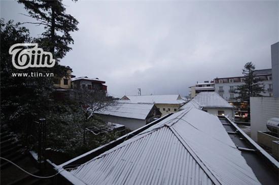 Nhiệt độ xuống thấp trong những ngày nay đang khiến băng giá và tuyết rơi xuất hiện dày đặc tại các tỉnh miền núi. Đặc biệt là Sa pa nhiệt độ đo được đang ở mức thấp kỷ lục -3 độ C.